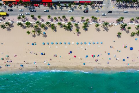 Poupar para as férias de verão: começa agora e garante um verão tranquilo