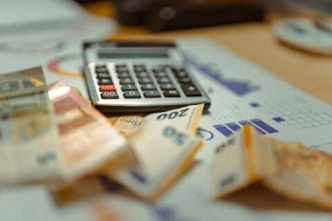 Reestruturação de dívida: como renegociar prazos e reduzir juros em alta