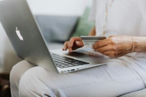 Cartão virtual vs. físico: quando usar cada um?