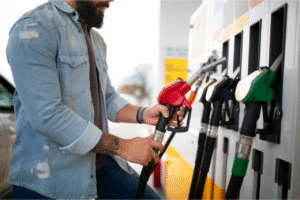 Cartões com descontos em combustível e supermercados