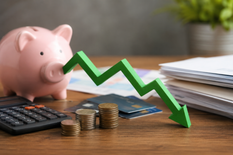 Queda da Selic: esperar ou renegociar suas dívidas agora?